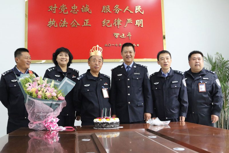 10月18日,党的十九大开幕,同时当天也是如皋老民警于志强的生日.